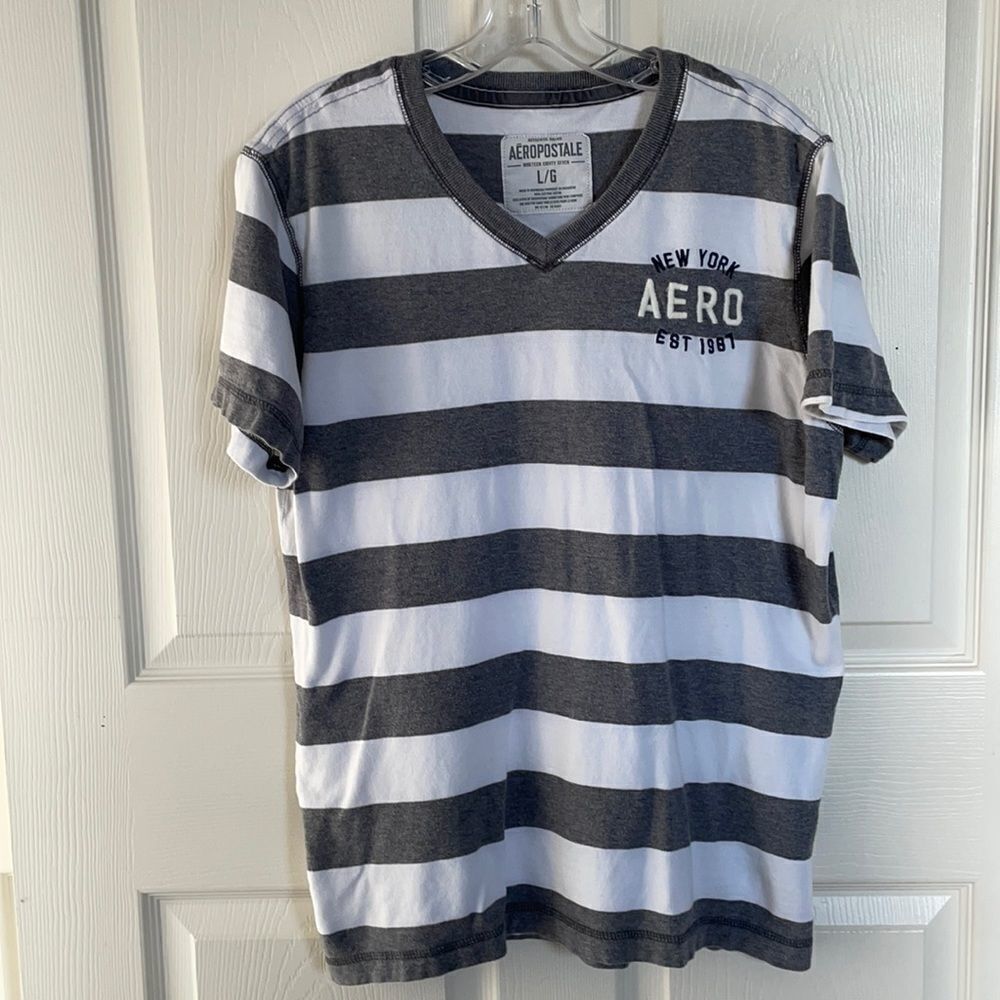 Mens Aēropostale V-Neck Gray & White Stripe Tee, L